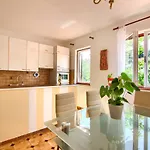Apartament Mare *